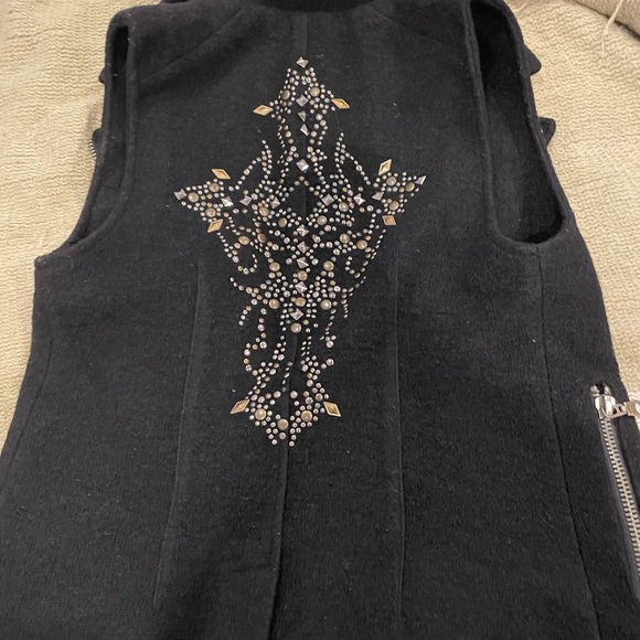 Jeweled Opened vest - Picture 6 of 7